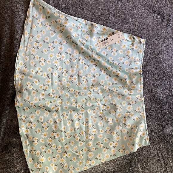 Mint Green Daisy Silk Skirt - Picture 3 of 5